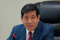 លោក គង់ វិបុល អគ្គនាយកនៃអគ្គនាយកដ្ឋានពន្ធដារគួរចាត់វិធានការទប់ស្កាត់អំពើពុករលួយលោក ជិន គឹមស្រេងប្រធានសាខាពន្ធដារខេត្តកំពង់ស្ពឺនិងលោក ងួន ពៅពេជ្រជាបន្ទាន់