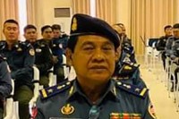 ឈ្មោះ ស្រ៊ុន ផឹងឡាយជាមេឈ្មួញនិងជាមន្ត្រីអាវុធហត្ថខេត្តត្បូងឃ្មុំដឹកជញ្ជូនឈើចេញទៅស្រុកយួនយ៉ាងសកម្ម