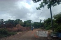 សង្វៀនប្រជល់មាន់ ដុះស្លែមួយកន្លែងនៅឃុំ ទន្លេបិទកំពុងតែបេីកលេងរាល់ថ្ងៃ ផ្គេីននិងបទបព្ជាា សារាចរណ៍ណែនាំ របស់រដ្ឋាភិបាល កម្ពុជាដែលសព្វថ្ងៃ កំពុងទប់ស្កាត់នៅជំងឺ ( កូវីដ១៩ ) !