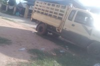 មេឈ្មួញដុះស្លែ ឈ្មោះ ថាំង ប្រចាំស្រុករមាសហែក កំពុងកក្រើកសារជាថ្មីទៀតហើយ ដឹកជញ្ជូនជ្រូកពីស្រុកយួន ចូលមកខ្មែរ បានយ៉ាងរលូន មិនរំខានដល់សមត្ថកិច្ចពាក់ព័ន្ធ ក្នុងមូលដ្ឋាន មិនហ៊ានចុះបង្រ្កាប ខ្លាចបែកឆ្នាំងបាយ ?