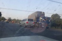 លោក អូន រស្មី មេជញ្ជីងថ្លឹងរថយន្តផ្លូវជាតិលេខ១ ស្រុកលើកដែកនិងបក្ខពួករាប់ក្បាលឡានតម្រូវឲ្យបង់លុយតាមការកំណត់ ?