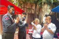 ចាស់ជរាជួបការលំបាក ០២គ្រួសារ ទទួលបានជំនួយពីលោកឧត្តមសេនីយ៍ឯក រ័ត្ន ស្រ៊ាង