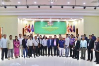 ពិធីជួបជុំសំណេះសំណាល ជាមួយបងប្អូនអ្នកសារព័ត៌មាន ជិត១០០នាក់ រវាង ឯកឧត្តម ម៉ែន វិបុល អភិបាលខេត្តស្វាយរៀង និងពិសារអាហារសាមគ្គី !