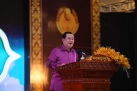 សម្តេចតេជោ ហ៊ុន សែន បានអញ្ជើញអបអរសាទរទិវាវប្បធម៌ជាតិ និងពិសាអាហារសាមគ្គីជាមួយសិល្បករសិល្បការិនីជាង៤ពាន់នាក់ !