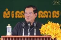 សម្តេចតេជោ ហ៊ុន សែន អញ្ជើញចុះជួបកម្មករ កម្មការិនី ជិត២ម៉ឺននាក់ជាបន្តទៀត នៅភ្នំពេញ !