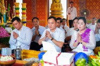 ឧត្តមសេនីយ៍ឯក រ័ត្ន ស្រ៊ាង ព្រមទាំង ក្រុមគ្រួសារសាច់ញាតិ អតីតលោកគ្រូអ្នកគ្រូ មិត្តរួមជំនាន់សាលាបាក់ទូក និងមន្ត្រីក្រោមឱវាទ អញ្ជើញចូលរួមកាន់បិណ្ឌទី៧ នៅវត្តព្រះបារមីវង្កតបុរី!