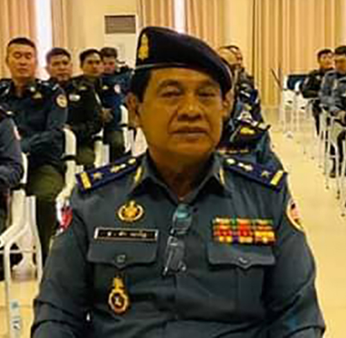 ​ឈ្មោះ ស្រ៊ុន ផឹង​ឡាយ​ជា​មេ​ឈ្មួញ​និង​ជា​មន្ត្រី​អាវុធហត្ថ​ខេត្ត​ត្បូងឃ្មុំ​ដឹកជញ្ជូន​ឈើ​ចេញ​ទៅ​ស្រុក​យួន​យ៉ាងសកម្ម​