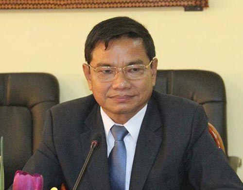 លោក​ ឈួរ​ ច័ន្ទឌឿន​អភិបាលខេ​ត្តកំពង់​ឆ្នាំងនិង​លោក ងិន​ ហ៊ុន ​ប្រធានមន្ទី​រកសិកម្មខេ​ត្តរក្សា​ភាពស្ងៀម​ស្ងាត់ទុ​កឲ្យ​បទល្មើសទន្ទ្រាន​កាន់កាប់​ដី​ព្រៃលិ​ចទឹ​ក