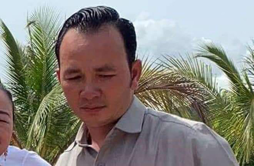 ​ឧត្តមសេនីយ៍​ឧកញ៉ា ថន វីរៈ ថា​ប្រើ​អំណាច​យក​គ្រឿងចក្រ​ឈូសឆាយ​ទន្ទ្រាន​កាន់កាប់​ដី​រាប់​រយ​ហិកតា​ដែន​ឧទ្យាន​ជាតិ​ព្រះសីហនុ​យក​ដី​រដ្ឋ​ធ្វើជា​កម្មសិទ្ធិ​ផ្ទាល់ខ្លួន​