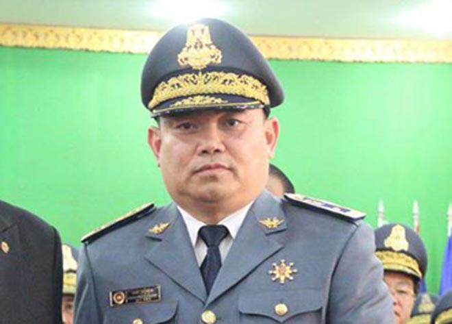 លោក អន ស៊ីនួន​ប្រធាន​សាខាគយ​ខេត្តកណ្ដាល​មាន​ជំនាញ​ខាង​ប្រមូល​តាមរបៀប​ពុករលួយ​ដើម្បី​ស្រង់ដើម​