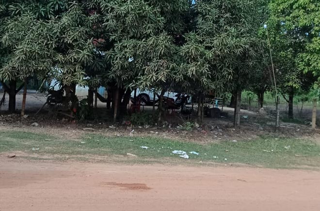 លោក សូរ រិទ្ធី ប្រធាន​គយ​ចល័ត​ព្រំដែន​ច្រក​ទ្វេភាគី​ដូង​និង​បក្សពួក​កំពុង​សប្បាយចិត្ត​ប្រមូល​លុយ​បែប​អំពើពុករលួយ​និង​បើកដៃ​អោយ​មេ​ឈ្មួញ​វៀតណាម​និង​មេ​ឈ្មួញ​ខ្មែរ​នាំ​ទំនិញ​គេច​ព័ន្ធ​ដោយ​សេរី​.!