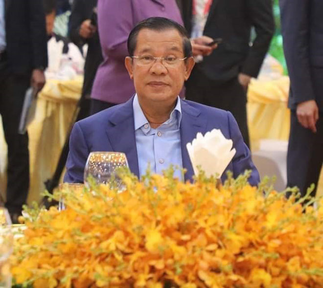 សម្តេច​តេជោ ហ៊ុន​សែន​មានប្រសាសន៍​លើក​ទី​(៤)​រវាង អ្នកសារព័ត៌មាន​ត្រូវគោរព​តាម​វិជ្ជា​ជី​វះ​និង​អោយ​មេធាវី​ការពារ​សិទ្ធិ​!