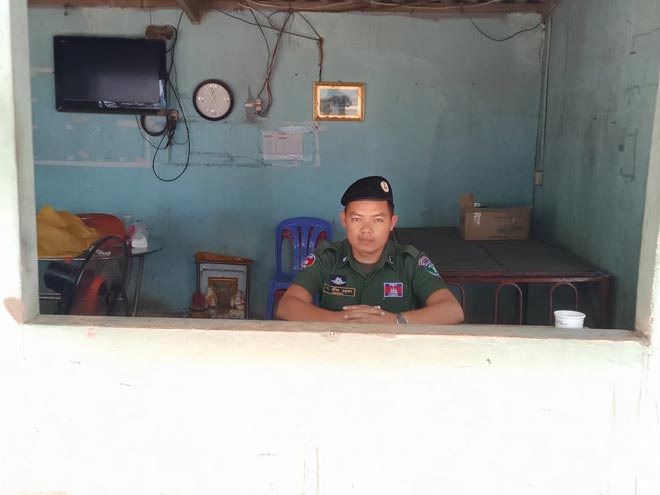 លោក​ធន សាម៉ន​មេ​ប៉ុស្តិ៍​ព្រំដែន​ច្រករបៀង​កំពង់​ស្ពាន​ក្រុង​បាវិត និង​មន្ត្រី​ក្រោម​ឱវាទ​បាន​ធ្វើកា​រ​បិទ​ព្រំដែន​បណ្តោះអាសន្ន​មួយ​រយះ​ដោយសារ ផ្ទុះ​ជំងឺ៏ (​កូវី​ដ​១៩)​ឆ្លង​រាតត្បាត​ទូទាំង​សាកលលោក !