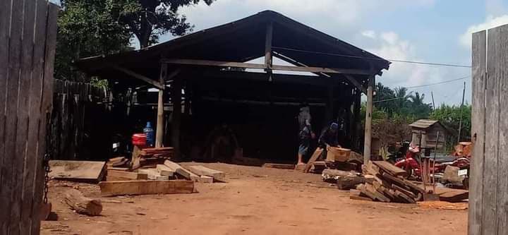 ឈ្មោះ​ចែ ញ៉ាញ់ ជា​មេ​ឈ្មួញ​ចាស់វស្សា ដឹកជញ្ជូន​ឈើ​កែឆ្នៃ​ចេញពី​រោង​សិប្បកម្ម​កែឆ្នៃ បាន​យ៉ាង​រលូន រីឯ​សមត្ថកិច្ច​ពាក់​ពន្ធ័ តាម​ដងផ្លូវ​មិន​ហ៊ាន​បង្ក្រាប​ខ្លាច​បែក​ឆ្នាំងបាយ​.!