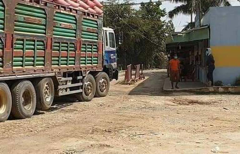 អង្គភាព​ប្រឆាំង​អំពើពុករលួយ មិន​គូរ​មើលរំលង លោក​ហង្ស វណ្ណ មេ​គយ នឹង​សមត្ថកិច្ច​នៅ​ច្រក​ទ្វារ​អន្តរជាតិ បន្ទាយ​ចក្រី ស្រុក​ព្រះស្តេច កំពុង​សប្បាយចិត្ត​ប្រមូល​លុយ ពី​ក្រុម​ឈ្មួញ​ដឹក​ស្រូវ ?
