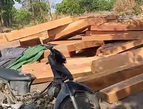 លោក​វ៉ា ថន អភិបាល ខេត្ត​ក្រចេះ មិន​គូរ​បណ្តោយ អោ​យកេី​តមាន រោង​សិប្បកម្ម កែច្នៃ​ឈើ​ខុសច្បាប់ ច្រេី​ន​កន្លែង នៅ​ឃុំ​ក្បាលដំរី ស្រុក​សំបូរ ឬ​មួយ​មន្ត្រី​ជំនាញ​សមត្ថកិច្ច ពាក់​ពន្ធ័​ទទួល​សម្ងំ​បាន​ផល​ប្រយោជន៍​.?