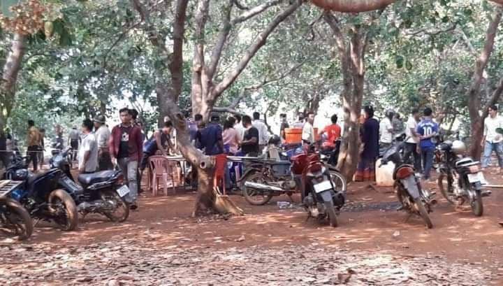 បន​ល្បែង បញ្ជល់មាន់ នឹង​អាប៉ោង​ដ៍​ធំ​ខុសច្បាប់  របស់​ឈ្មោះ​ពិសី នឹង​ឈ្មោះ​បារាំង នៅ​ស្រុក​អូរ​ជុំ កំពុងបើក លេង​យ៉ាង ពេញបន្ទុក ជា​ប្រភព ចំណូល​ដល់​មន្ត្រី​ធំៗ​ក្នុង​ខេត្ត​រតនគីរី មិន​ខ្វល់​ពី​ជំងឺ កូវី​ដ​១៩​សោះ​ឡើយ​.?