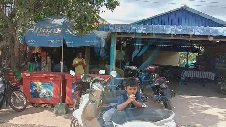 ឈ្មោះ ភិន រដ្ឋា មេបន​លេងល្បែង ប្រជល់មាន់​នឹង ឡូតូ ស៊ីសង​ខុសច្បាប់​យ៉ាង​បន្ទុក តាម​អន​ឡាញ​រាល់ថ្ងៃ ហ៊ាន​ផ្គើន​បទបញ្ជា​សម្តេច​តេជោ ហ៊ុន សែន​ឬ​មួយ លោក​អែម សុវណ្ណារិទ្ធ អធិការដ្ឋាន នគរបាល​ក្រុង​បាវិត ជា​អ្នក​បើក​ភ្លើង​ខៀវ​ទេ​ដឹង​.?