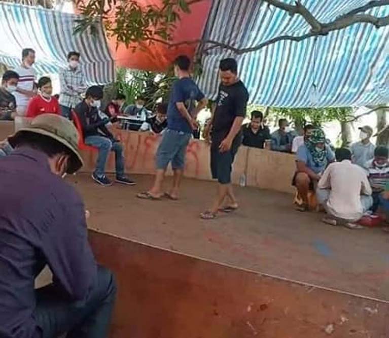 ល្បែង​ប្រជល់មាន់ កំពុងបើក​លេង ស៊ីសង​ខុសច្បាប់ រីឯ​មន្ត្រី​អាជ្ញាធរ​មូលដ្ឋាន និង​សមត្ថកិច្ច​ស្រុក​បាទី មិន​ហ៊ាន​បង្ក្រាប ខ្លាច​បែក​ឆ្នាំងបាយ ?