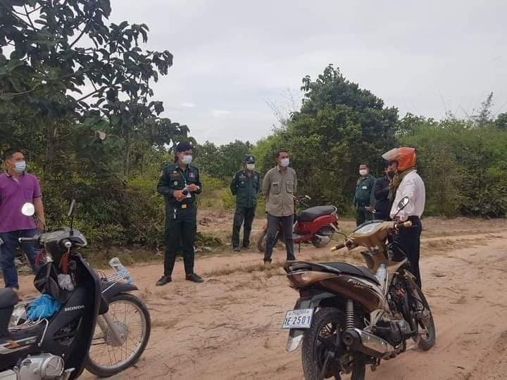 ឈ្មោះ ចាន់ ដេត ដែល​មានរ​ម​ងារ ជា​ឧកញ៉ា បែរជា​មក លេងល្បែង​ប្រជល់មាន់ និង​អាប៉ោង​ដ៏​ធំ​ក្នុង​ស្រុក​បាទី បាន​បញ្ជា​ឱ្យ​បក្សពួក​ខ្លួន វាយ​អ្នកសារព័ត៌មាន រីឯ​លោក សុខ សំណាង ស្នងការដ្ឋាន នគរបាល​ខេត្តតាកែវ មិន​គូរ​បណ្តោយ អោយ​លេង តទៅទៀត​នោះ​ទេ ?