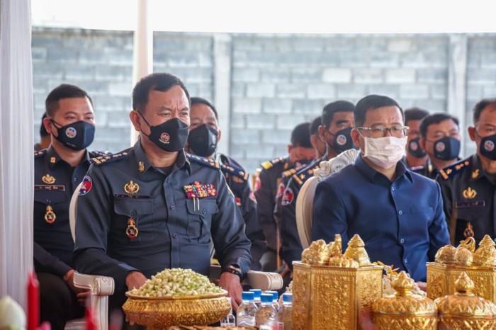 ​ឧត្តមសេនីយ៍ឯក រ័ត្ន ស្រ៊ាង និង ឯកឧត្តម កើត ឆែ អញ្ជើញ​បញ្ចុះ​បឋមសិលា​សាងសង់​អគារ​មូលដ្ឋាន កងរាជអាវុធហត្ថ​ខណ្ឌ​កំបូល