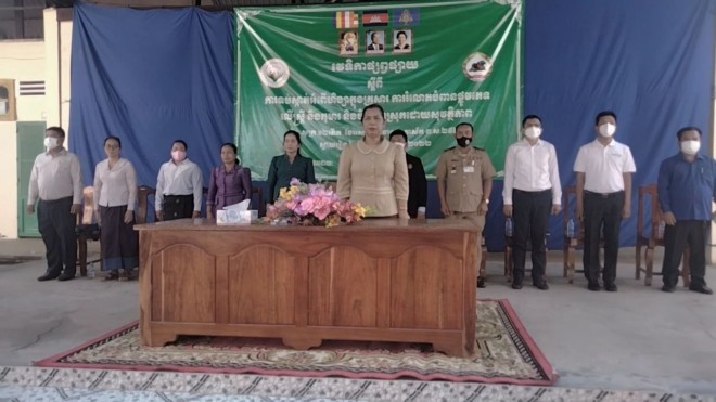 លោកជំទាវ ឯក សុវណ្ណ​ភារះ អភិបាលរង​ខេត្ត​ស្វាយរៀង​ព្រម​ទាំង​រដ្ឋបាល​ខេត្ត បាន​រៀបចំ​វេទិកា​ផ្សព្វផ្សាយ​ការទប់ស្កាត់​អំពើហិង្សា​ក្នុង​គ្រួសារ និង​រំលោភ​បំពាន​ផ្លូវភេទ​លើ​ស្ត្រី ជា​ពិសេស​កុមារ បងប្អូន​ពលរដ្ឋ​ចំណាកស្រុក​ដោយ​មាន​សុវត្ថិភាព