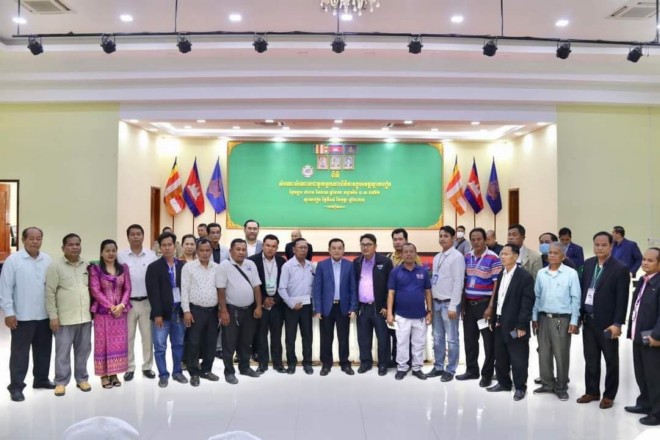 ពិធី​ជួបជុំ​សំណេះសំណាល ជាមួយ​បងប្អូន​អ្នកសារព័ត៌មាន ជិត​១០០​នាក់ រវាង ឯកឧត្តម​ ​ម៉ែន វិបុល អភិបាលខេត្ត​ស្វាយរៀង និង​ពិសារ​អាហារ​សាមគ្គី !